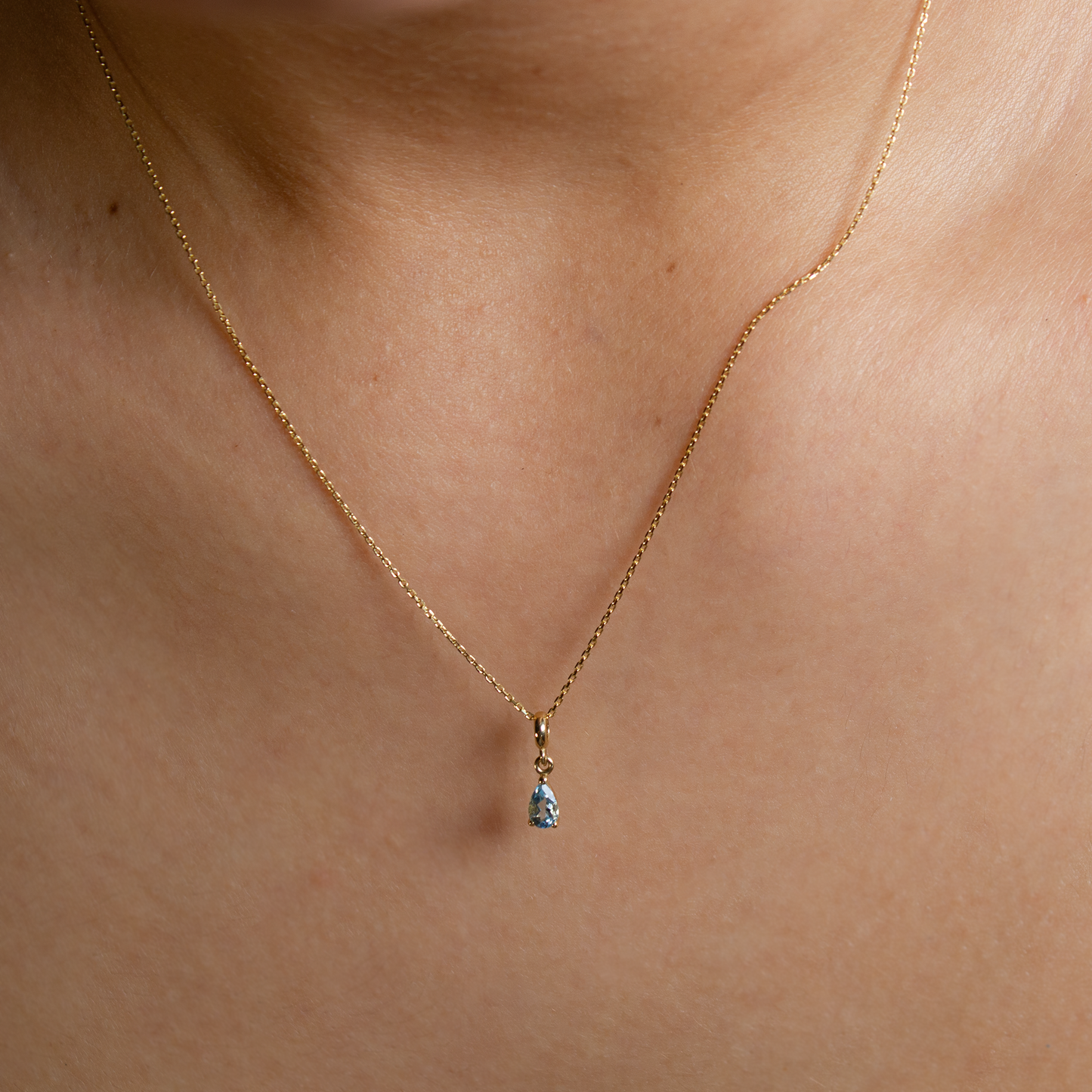 Aquamarine Kolye – 14 Ayar Altın Charm Kolye – Mart Doğum Taşı